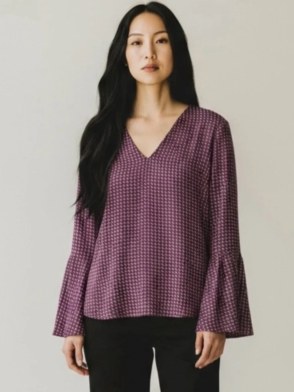Banana Republic Purple Print V Neck Flare Sleeve Blouse size Medium